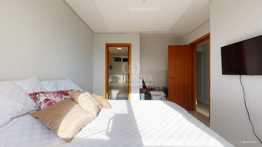 Foto 2 de Apartamento com 3 Quartos à venda, 72m² em Medianeira, Porto Alegre