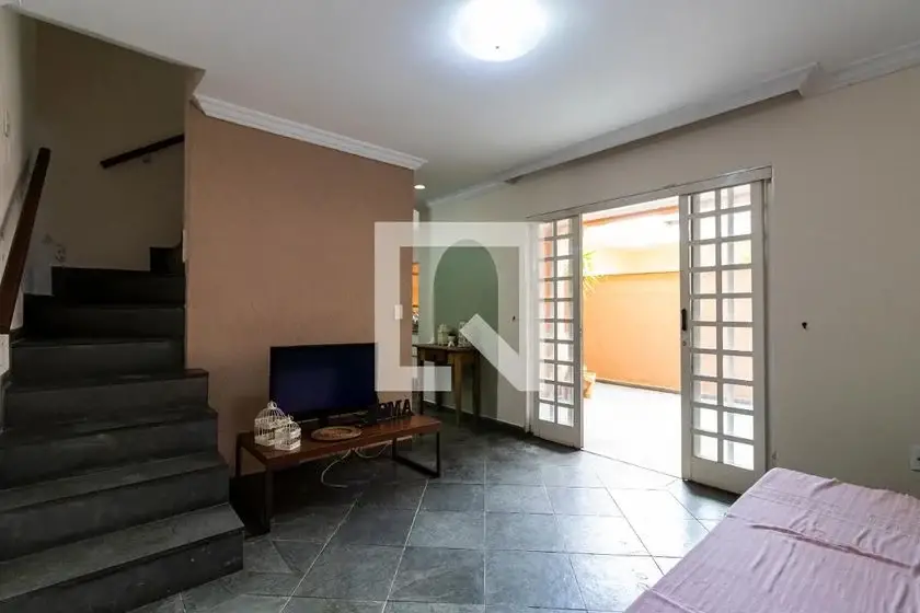 Foto 1 de Casa com 2 Quartos para alugar, 120m² em Vila Liviero, São Paulo