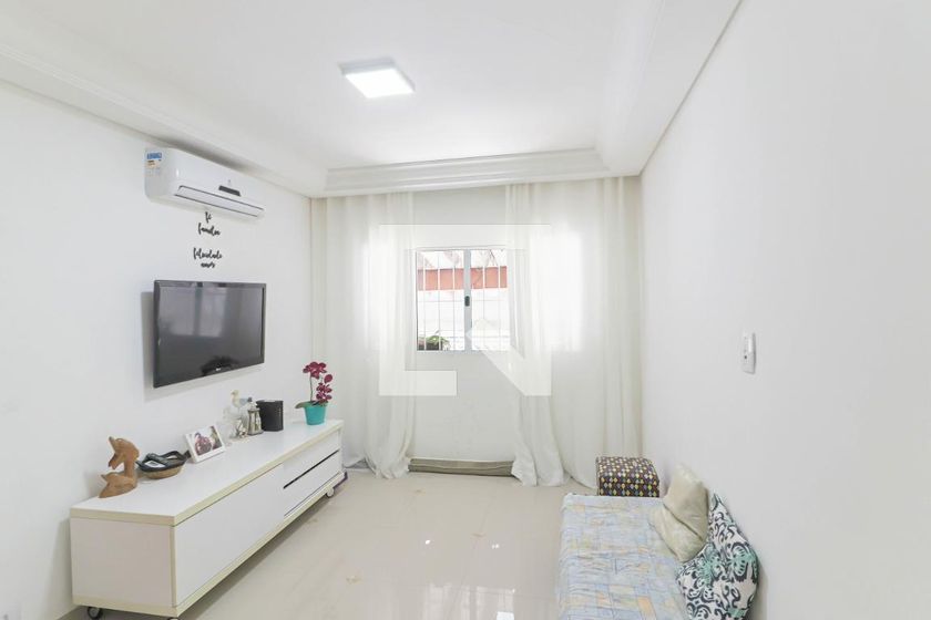 Foto 1 de Casa com 3 Quartos para alugar, 130m² em Jaguaré, São Paulo
