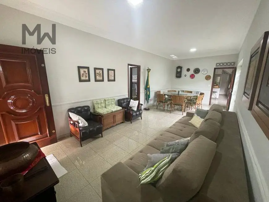 Foto 1 de Casa com 4 Quartos à venda, 220m² em Centro, Anápolis
