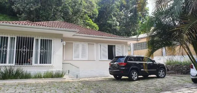 Foto 2 de Casa com 4 Quartos à venda, 194m² em Duarte Silveira, Petrópolis