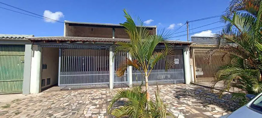 Foto 1 de Sobrado com 5 Quartos à venda, 378m² em Taguatinga Norte, Brasília