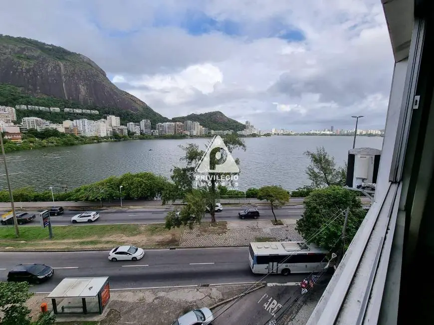Foto 2 de Apartamento com 3 Quartos à venda, 140m² em Lagoa, Rio de Janeiro