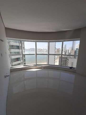 Foto 1 de Apartamento com 3 Quartos à venda, 152m² em Pioneiros, Balneário Camboriú