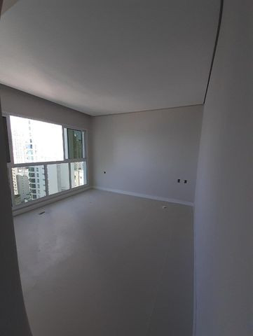 Foto 2 de Apartamento com 3 Quartos à venda, 152m² em Pioneiros, Balneário Camboriú