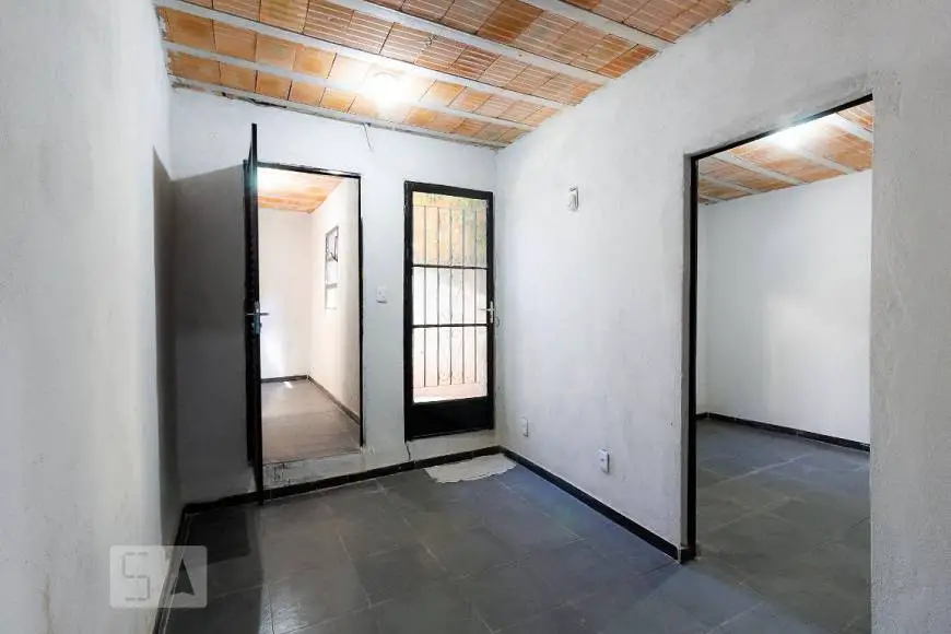 Foto 3 de Casa com 2 Quartos para alugar, 40m² em Floramar, Belo Horizonte