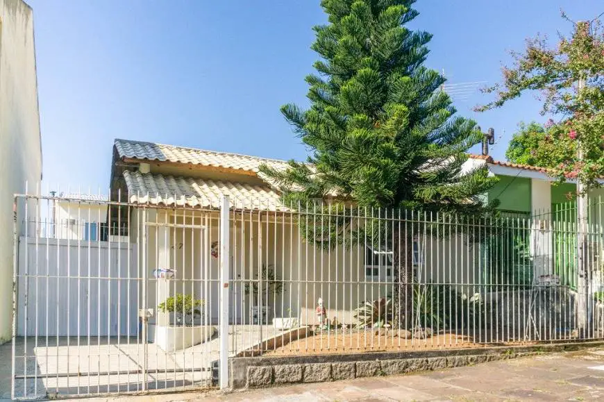 Foto 1 de Casa com 2 Quartos à venda, 186m² em Jardim Lindóia, Porto Alegre