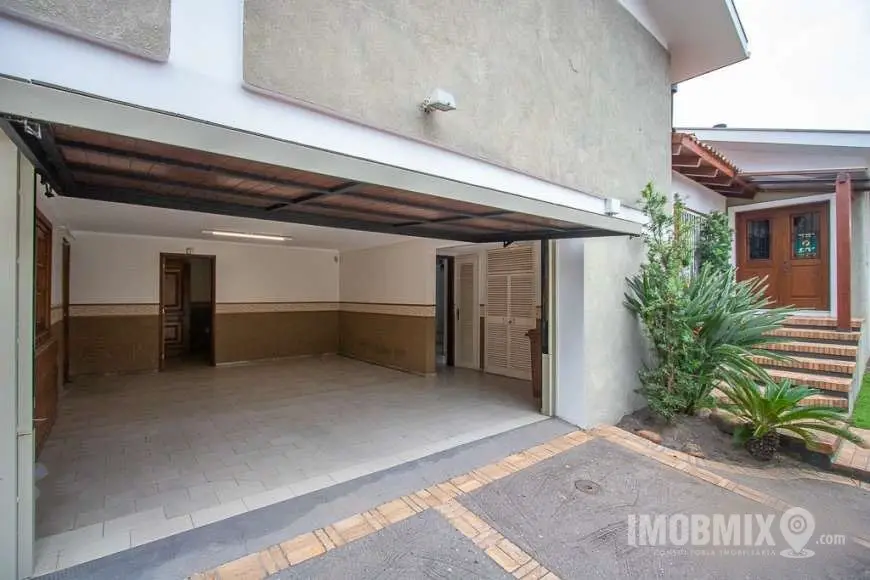 Foto 3 de Casa com 3 Quartos à venda, 218m² em Jardim Lindóia, Porto Alegre