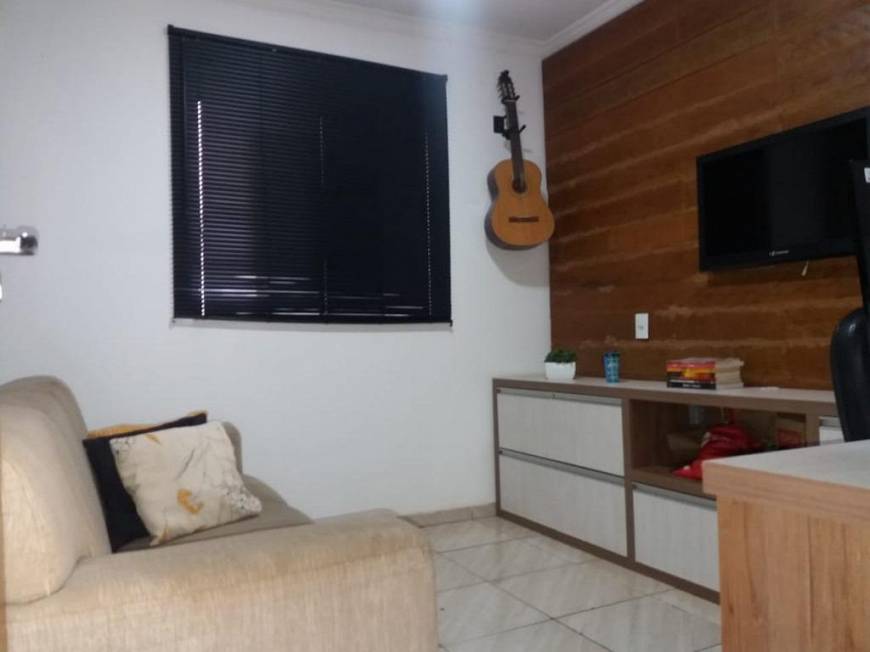 Foto 3 de Casa com 3 Quartos à venda, 99m² em Jardim Monte Rei, Maringá