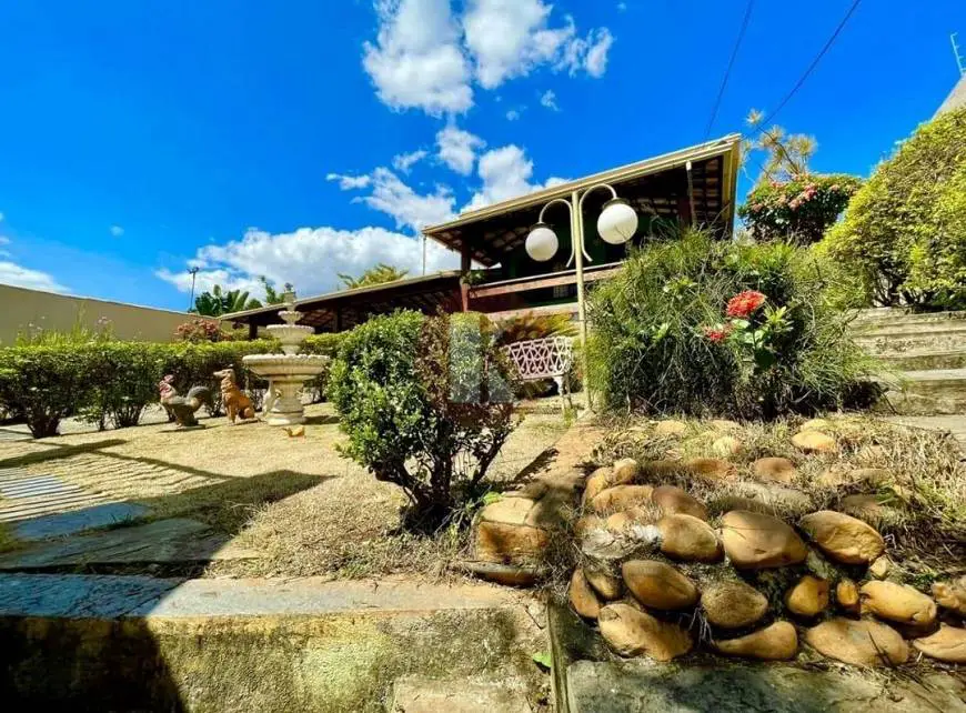 Foto 1 de Casa com 4 Quartos à venda, 234m² em São Luíz, Belo Horizonte