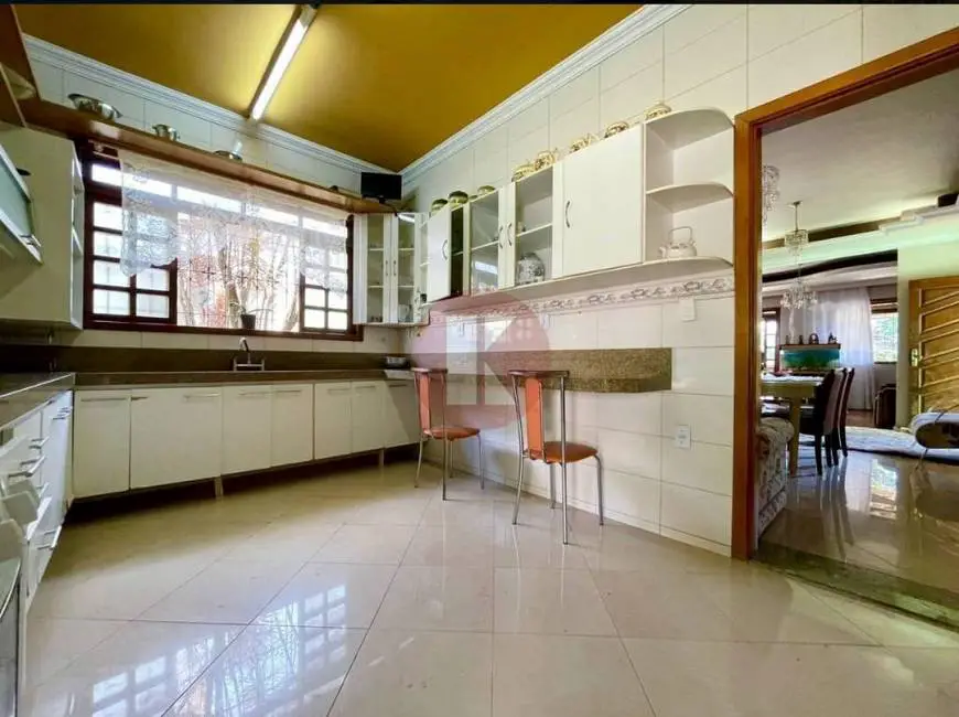 Foto 4 de Casa com 4 Quartos à venda, 234m² em São Luíz, Belo Horizonte