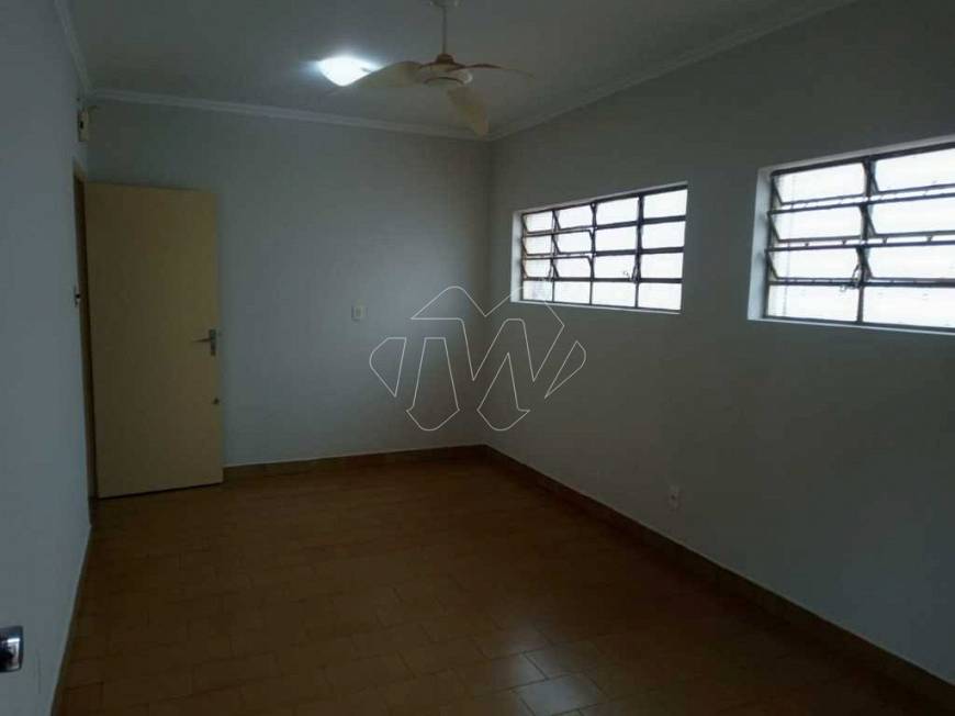 Foto 4 de Casa com 5 Quartos para alugar, 129m² em Centro, Araraquara