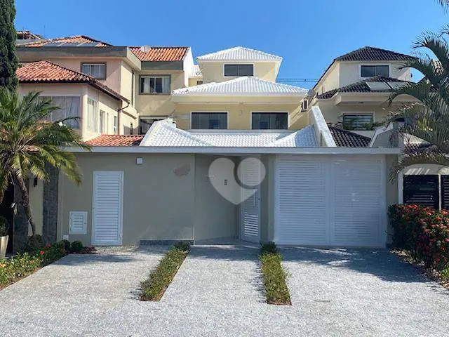 Foto 1 de Casa de Condomínio com 5 Quartos à venda, 221m² em Barra da Tijuca, Rio de Janeiro