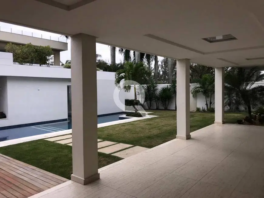 Foto 3 de Casa de Condomínio com 5 Quartos para alugar, 870m² em Barra da Tijuca, Rio de Janeiro