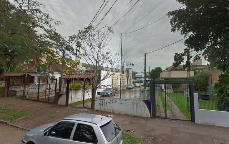 Foto 1 de Lote/Terreno à venda, 827m² em Teresópolis, Porto Alegre