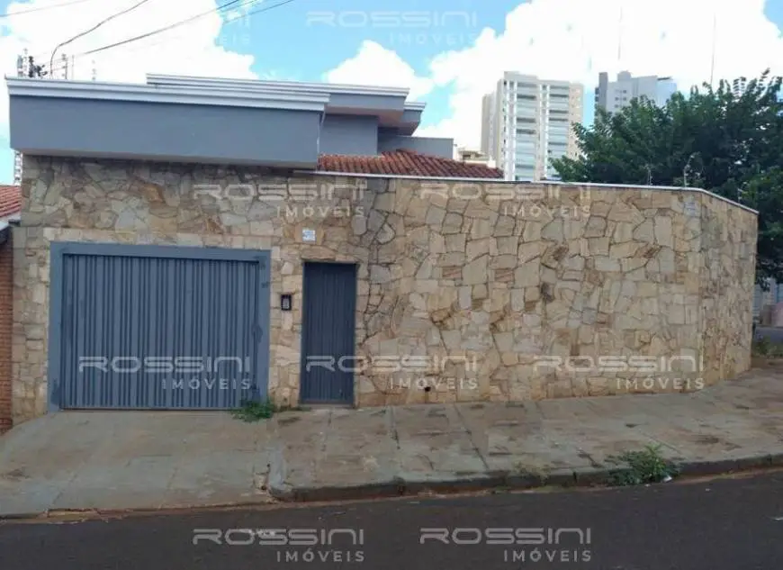 Foto 1 de Sobrado com 5 Quartos à venda, 242m² em Jardim Irajá, Ribeirão Preto