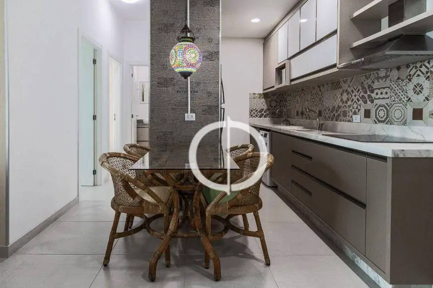 Foto 4 de Apartamento com 2 Quartos à venda, 59m² em Centro, Curitiba