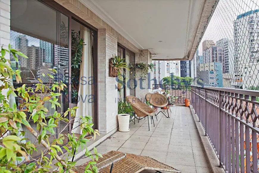 Foto 1 de Apartamento com 3 Quartos para venda ou aluguel, 220m² em Consolação, São Paulo