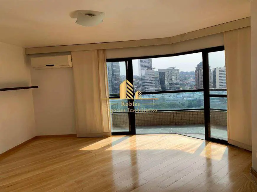 Foto 1 de Apartamento com 3 Quartos para alugar, 130m² em Santo Amaro, São Paulo