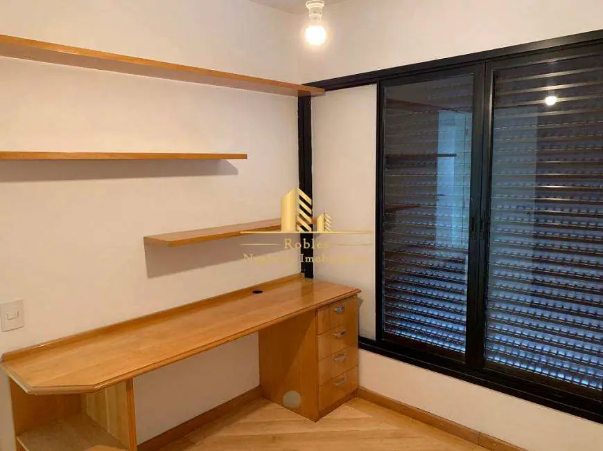 Foto 4 de Apartamento com 3 Quartos para alugar, 130m² em Santo Amaro, São Paulo