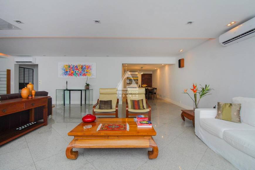 Foto 5 de Apartamento com 4 Quartos à venda, 210m² em Copacabana, Rio de Janeiro