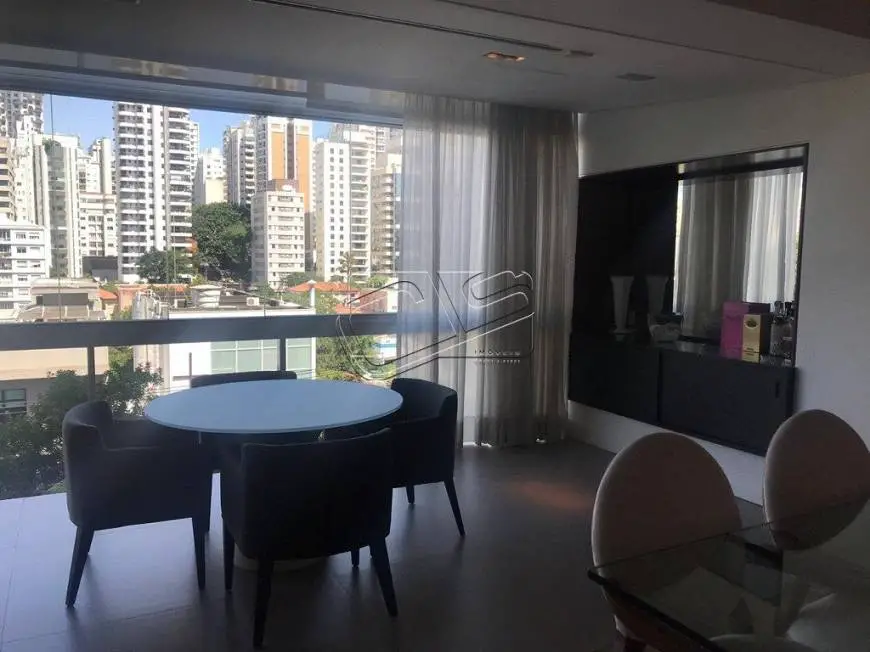 Foto 1 de Apartamento com 4 Quartos à venda, 318m² em Pacaembu, São Paulo