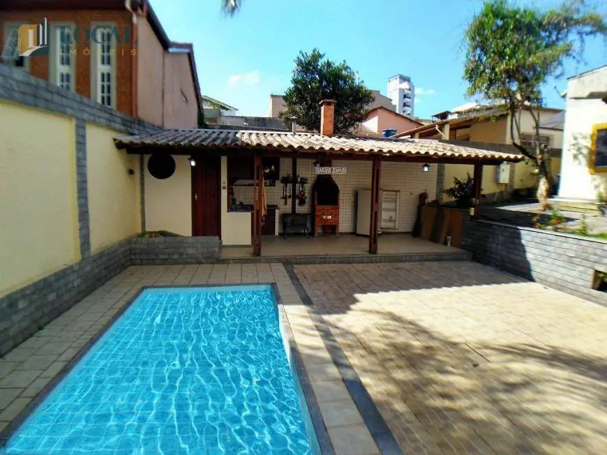 Foto 1 de Casa com 3 Quartos à venda, 180m² em Paineiras, Juiz de Fora