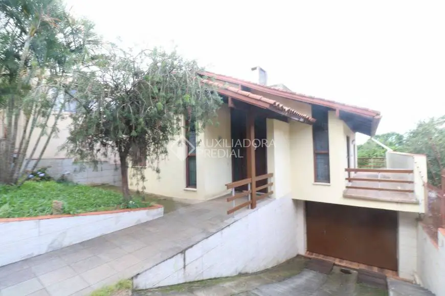 Foto 1 de Casa com 5 Quartos à venda, 280m² em Medianeira, Porto Alegre