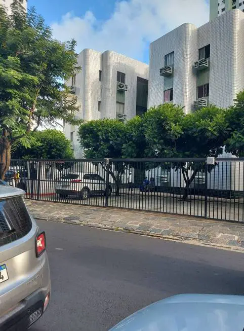 Foto 1 de Apartamento com 3 Quartos para venda ou aluguel, 90m² em Madalena, Recife