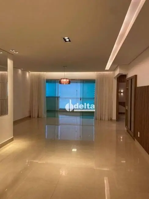 Foto 2 de Apartamento com 3 Quartos à venda, 186m² em Martins, Uberlândia