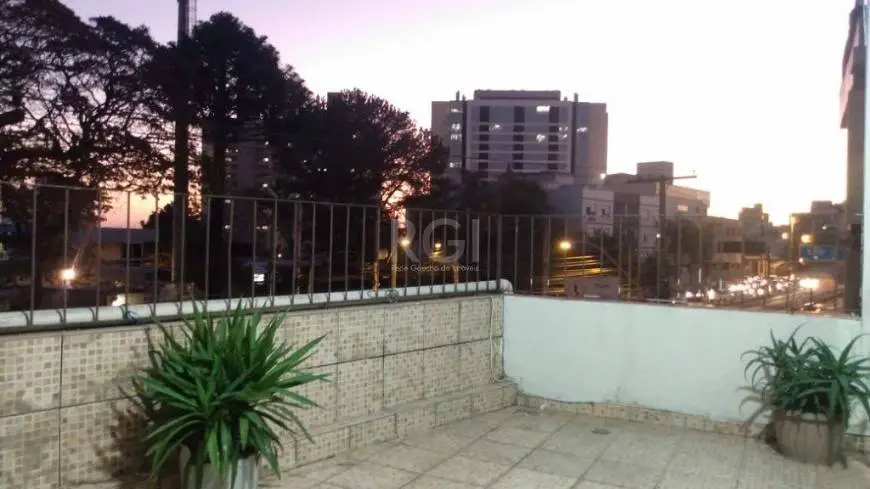 Foto 1 de Apartamento com 3 Quartos à venda, 230m² em Petrópolis, Porto Alegre