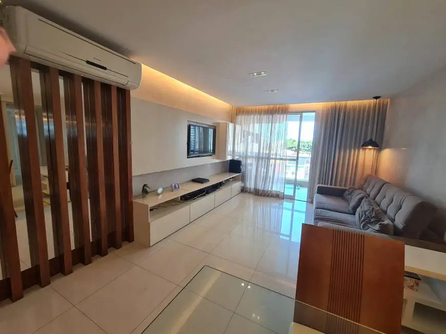 Foto 1 de Apartamento com 3 Quartos à venda, 109m² em Praia dos Cavaleiros, Macaé