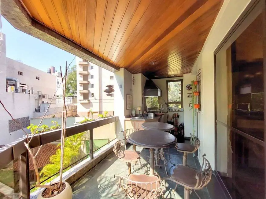 Foto 3 de Apartamento com 4 Quartos à venda, 226m² em Vila Suzana, São Paulo