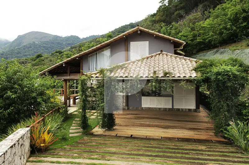 Foto 1 de Casa com 3 Quartos à venda, 171m² em Araras, Petrópolis