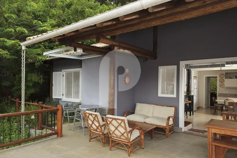 Foto 2 de Casa com 3 Quartos à venda, 171m² em Araras, Petrópolis