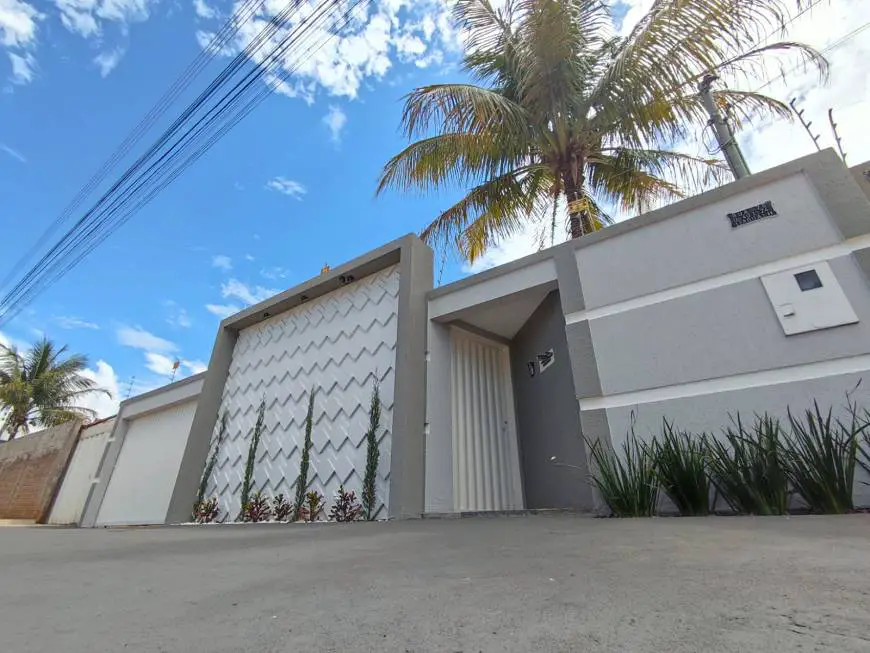 Foto 2 de Casa com 3 Quartos à venda, 170m² em Estancia Itaguai, Caldas Novas