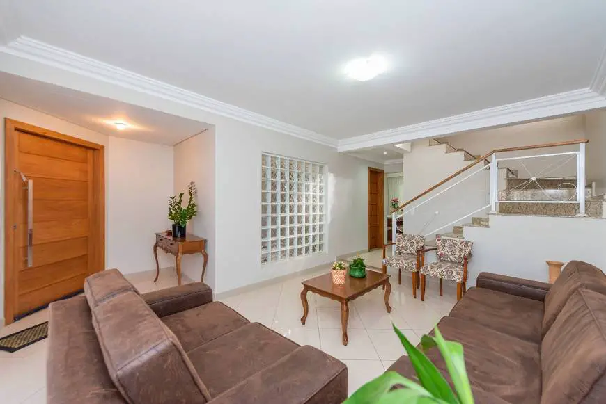 Foto 1 de Casa com 3 Quartos à venda, 291m² em Guabirotuba, Curitiba