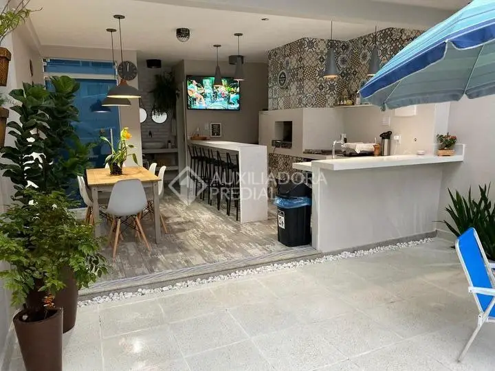 Foto 1 de Casa com 4 Quartos à venda, 170m² em Estreito, Florianópolis