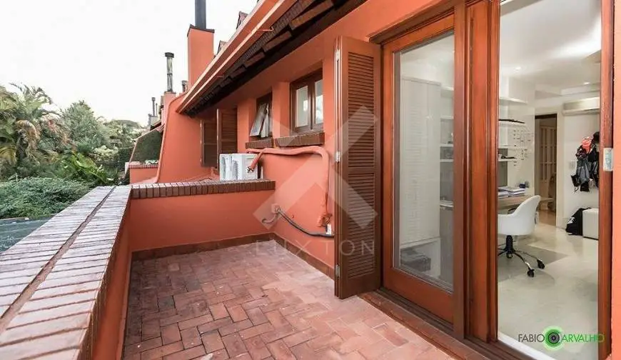 Foto 3 de Casa de Condomínio com 3 Quartos para alugar, 520m² em Três Figueiras, Porto Alegre