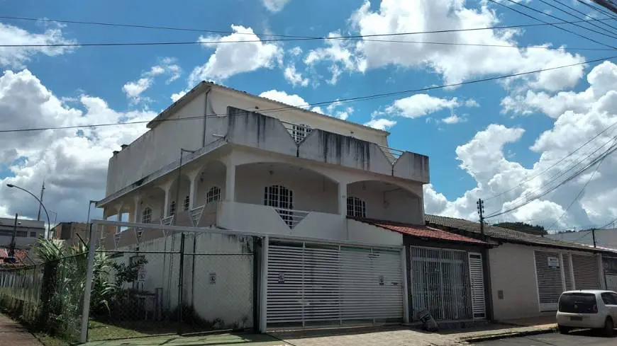 Foto 1 de Sobrado com 4 Quartos à venda, 250m² em Ceilandia Sul, Brasília