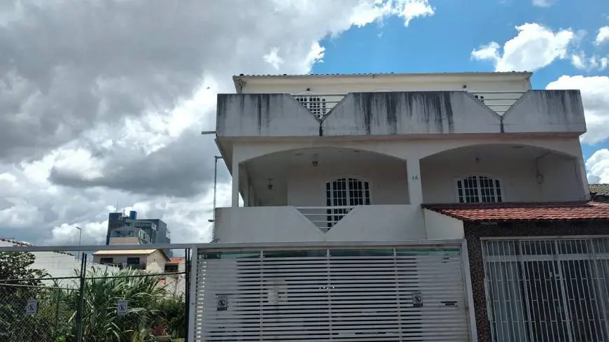 Foto 2 de Sobrado com 4 Quartos à venda, 250m² em Ceilandia Sul, Brasília