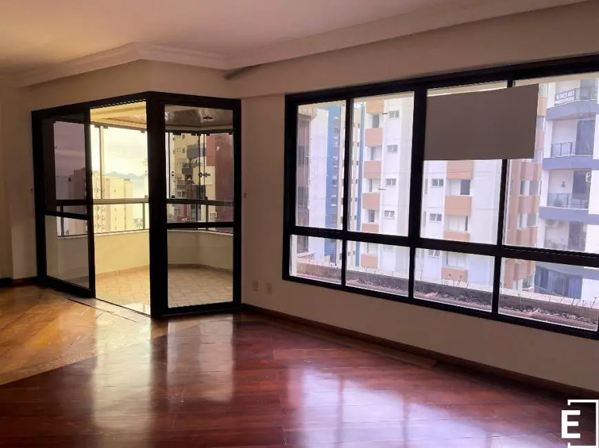 Foto 1 de Apartamento com 4 Quartos à venda, 255m² em Centro, Florianópolis