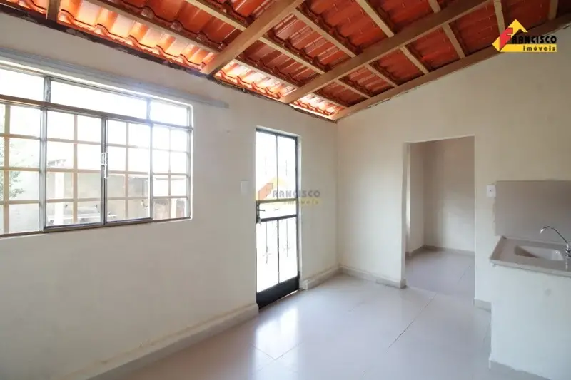 Foto 1 de Casa com 1 Quarto para alugar, 90m² em São José, Divinópolis