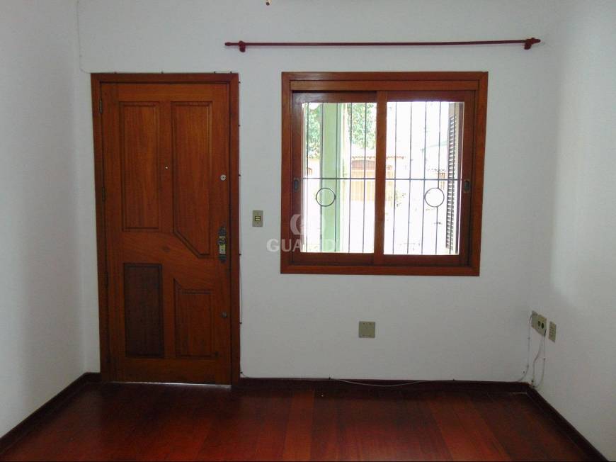 Foto 2 de Casa com 2 Quartos para alugar, 90m² em Santo Antônio, Porto Alegre
