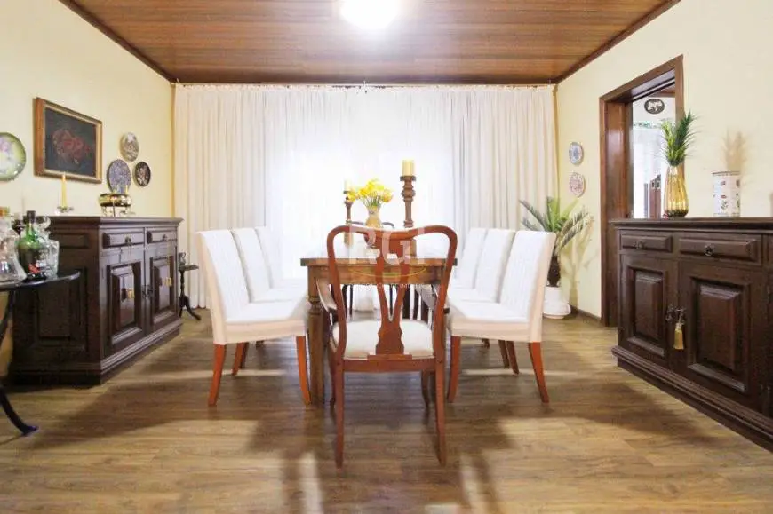 Foto 3 de Casa com 3 Quartos à venda, 416m² em Jardim Lindóia, Porto Alegre