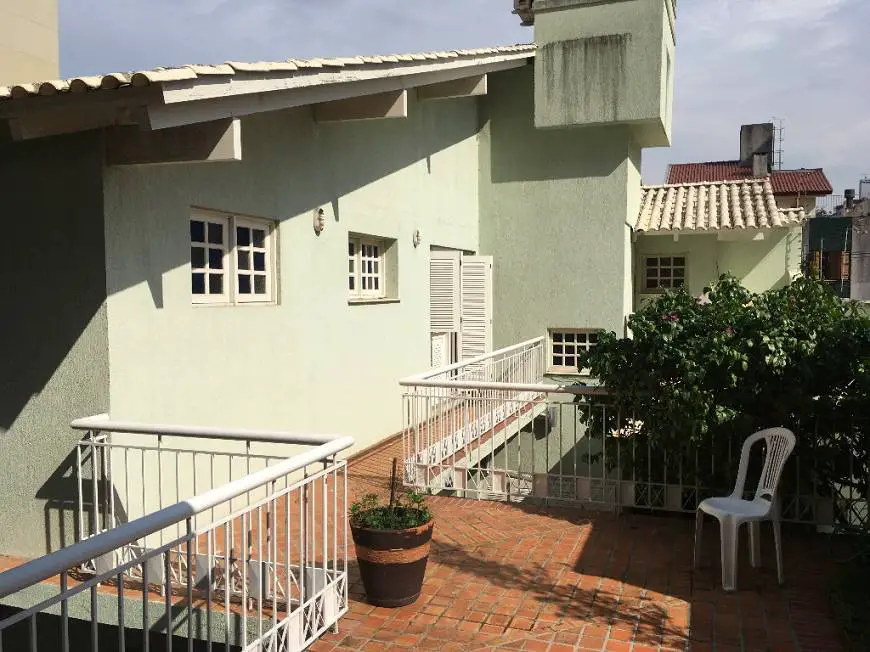 Foto 2 de Casa com 3 Quartos à venda, 360m² em Passo da Areia, Porto Alegre