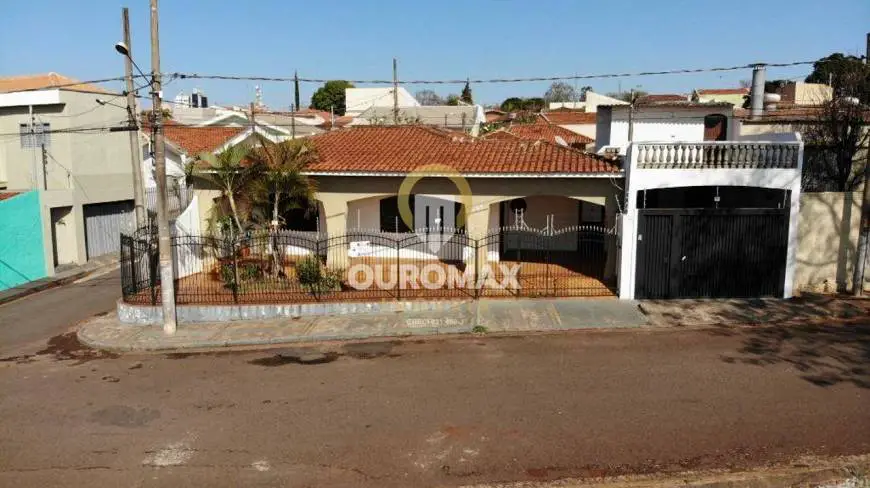 Foto 1 de Casa com 3 Quartos à venda, 203m² em Vila Perino, Ourinhos