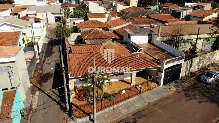 Foto 2 de Casa com 3 Quartos à venda, 203m² em Vila Perino, Ourinhos