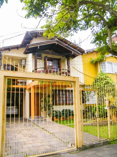 Foto 1 de Casa com 4 Quartos à venda, 278m² em Jardim Lindóia, Porto Alegre