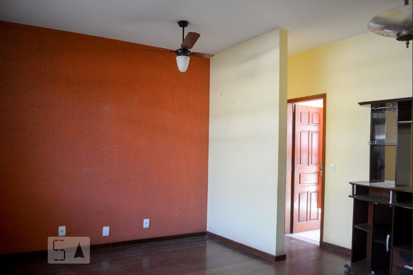 Foto 2 de Casa com 8 Quartos à venda, 350m² em Jardim Guanabara, Rio de Janeiro